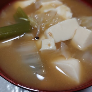 白菜 豆腐 長ネギのお味噌汁